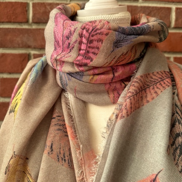 •Codello Germany Feathers Print Oversized Shawl Blanket Light Scarf 43”x72”NWOT - Picture 11 of 14